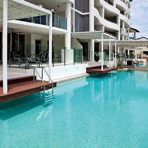 Waters Edge ***** Cairns